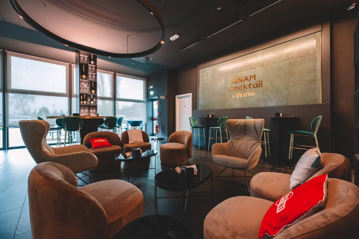 Le poltrone del lounge bar di Gnam